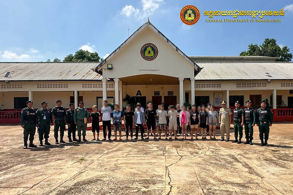 កម្ពុជាបណ្ដេញជនជាតិវៀតណាម២៣នាក់ពីបទស្នាក់នៅ និងប្រកបរបរដោយខុសច្បាប់ កម្ពុជាបណ្ដេញជនជាតិវៀតណាម២៣នាក់ពីបទស្នាក់នៅ និងប្រកបរបរដោយខុសច្បាប់