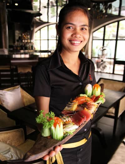បុគ្គលិកហាង តាប៊ូ បង្ហាញឈុតទូកពិសេស