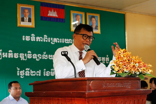 លោក ហង់ ជួនណារ៉ុន រដ្ឋមន្រ្តីក្រសួងអប់រំ យុវជន និងកីឡា