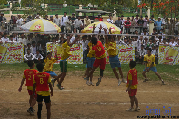 ការប្រកួតផ្តាច់ព្រ័ត្ររវាងក្រុមវិ.ព្រះមុនីវង្ស(ក្រហម) និងក្រុមវិទ្យាល័យនេតយ៉ង់ កាលពីថ្ងៃពុធ